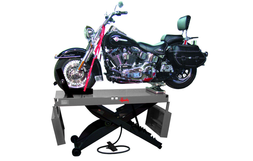cv-17 cycle vise with motorcycle on lift